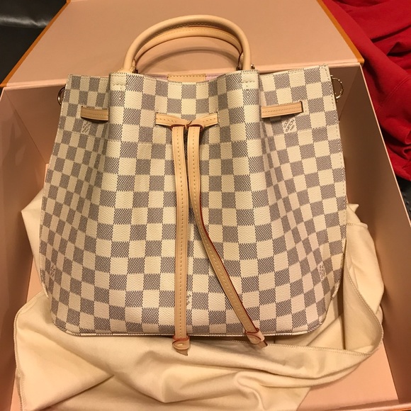 Louis Vuitton Handbag - Picture 2 of 5